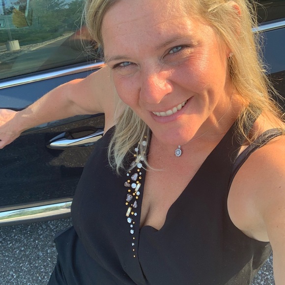 Meet your Posher, Laura - Picture 1 of 1